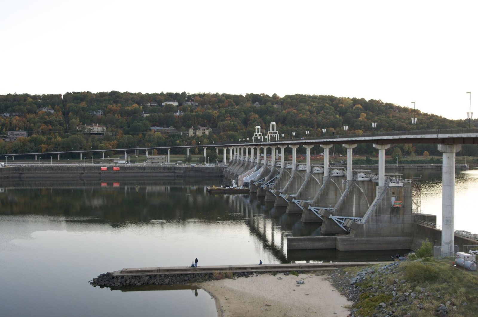 The Big Dam Bridge, the pedestrian and bicycle bridge built on top of the Murray Lock and Dam on the Arkansas River