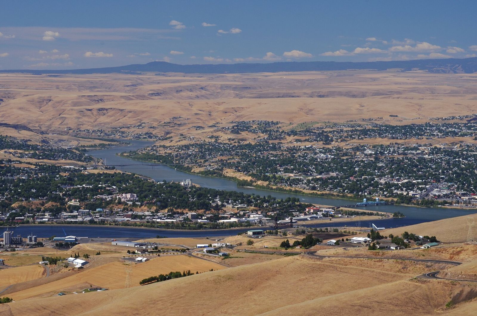 Lewiston and the meeting of the Clearwater and Snake rivers seen from the surrounding hills