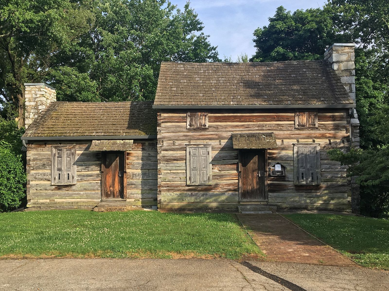 The log Crockett Tavern Museum in Morristown, a replica of John Crockett's tavern